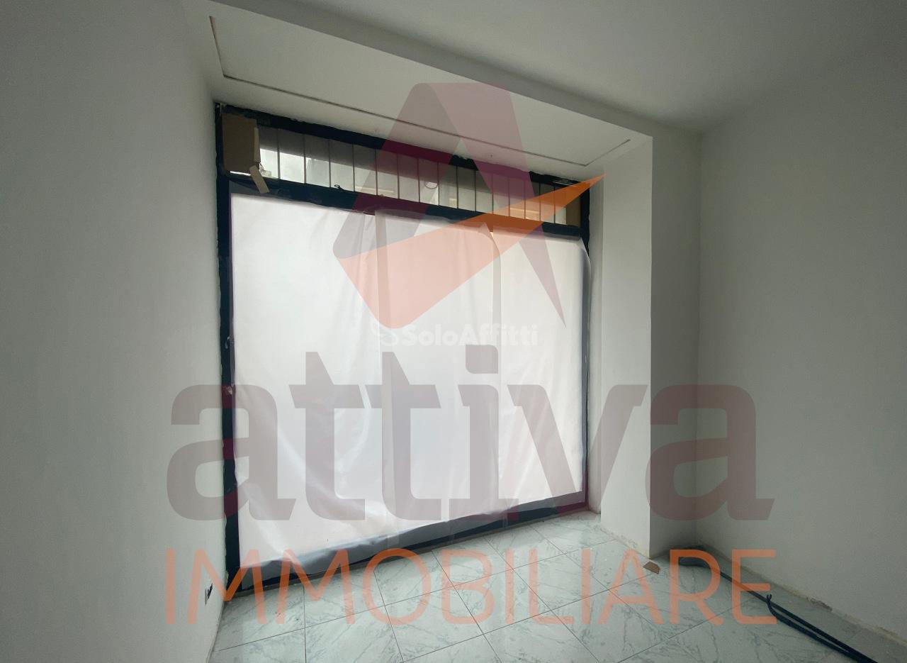 Affitto 2 vetrine, Castelfidardo foto