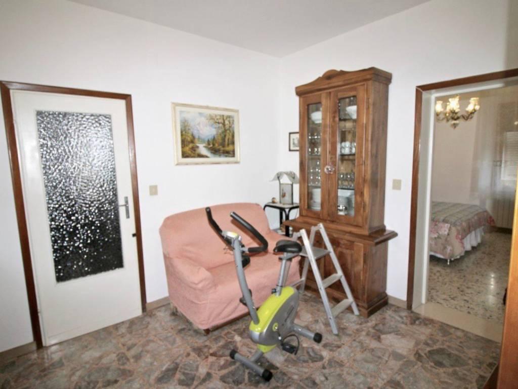 Vendita Quadrivani, Calci foto