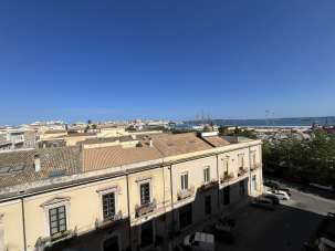 Sale Roomed, Siracusa