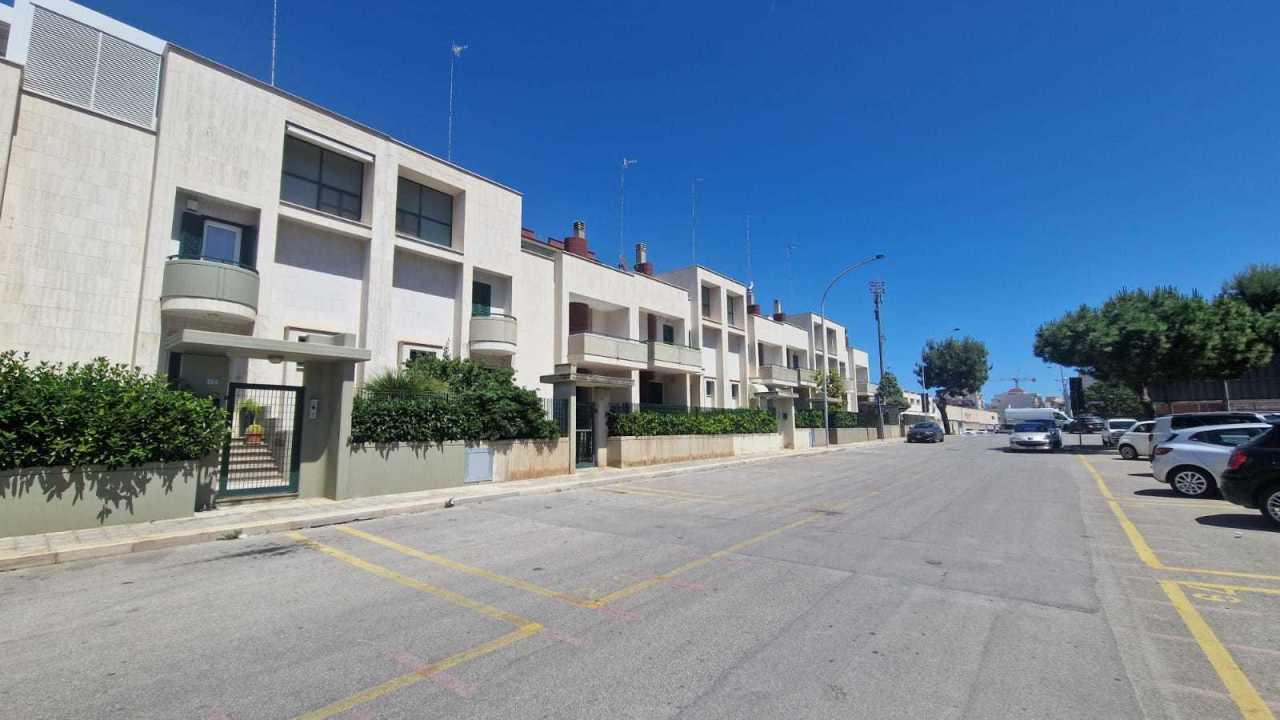 Vendita Multivani, Monopoli foto