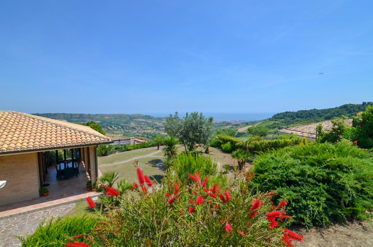 Vendita Multivani, Acquaviva Picena foto