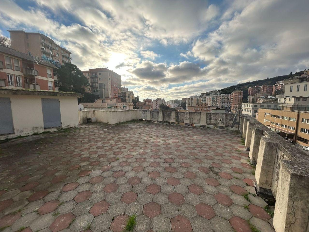 Vendita Quadrivani, Genova foto