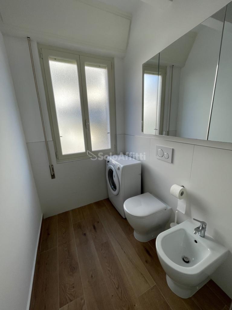 Rent Four rooms, Sanremo foto