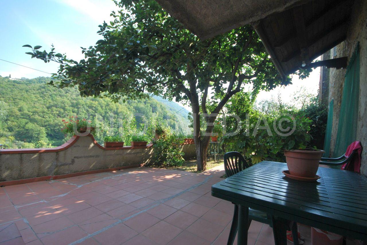 casa indipendente in vendita a Luni