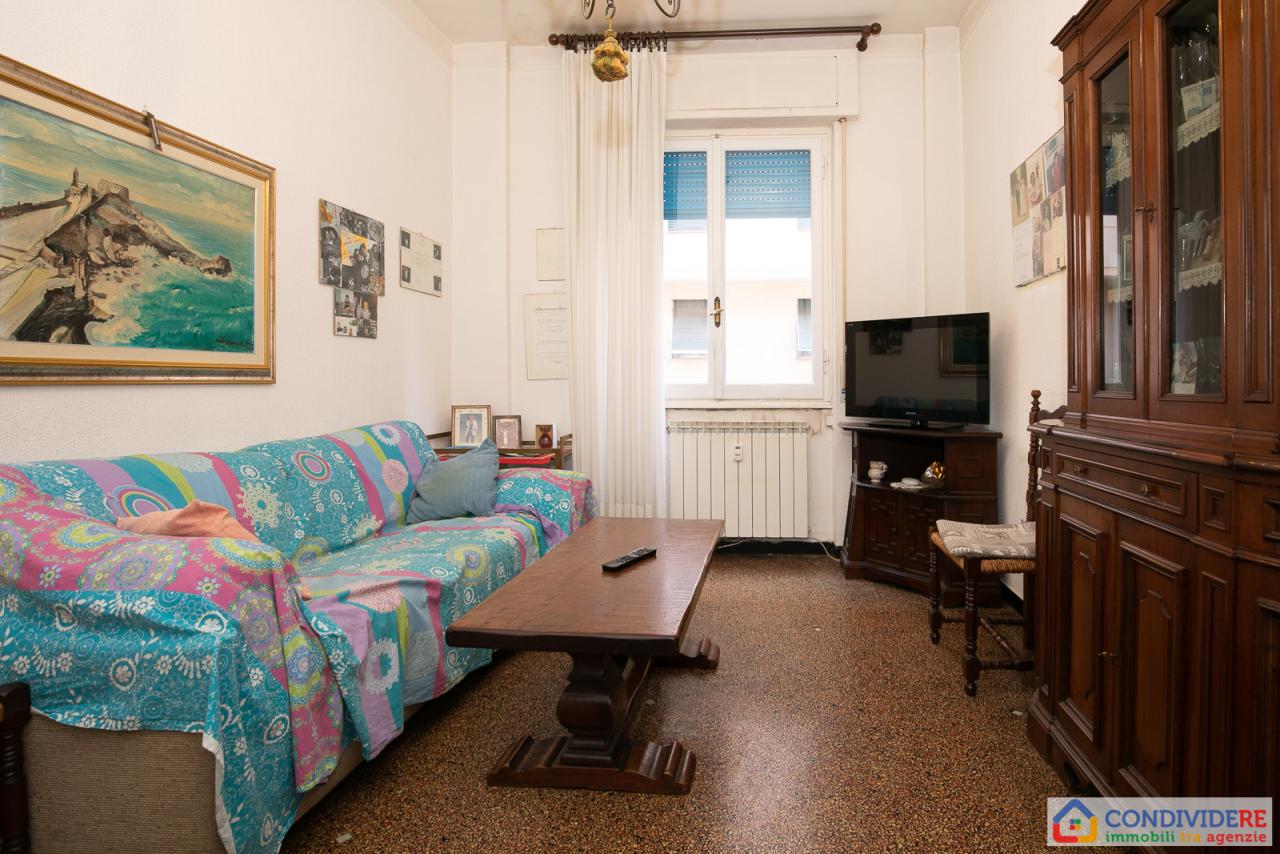 Vendita Eptavani, Genova foto