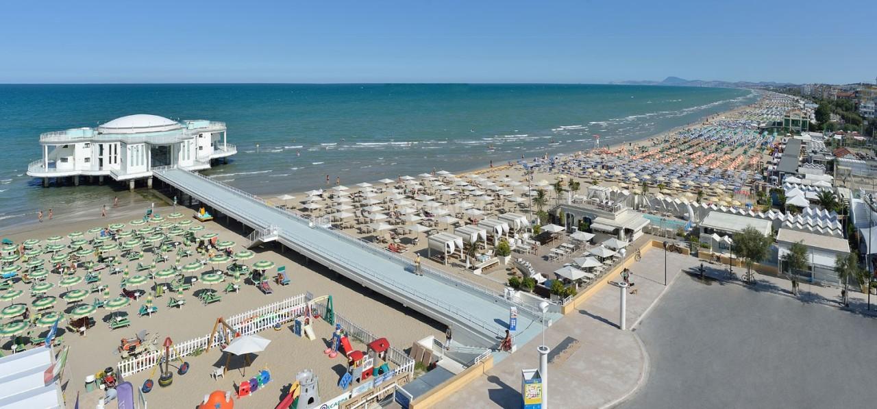 Affitto 4 vetrine, Senigallia foto