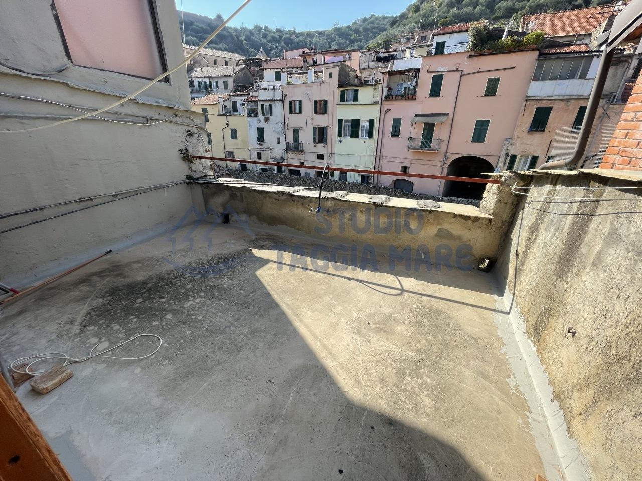 Vendita Trivani, Taggia foto