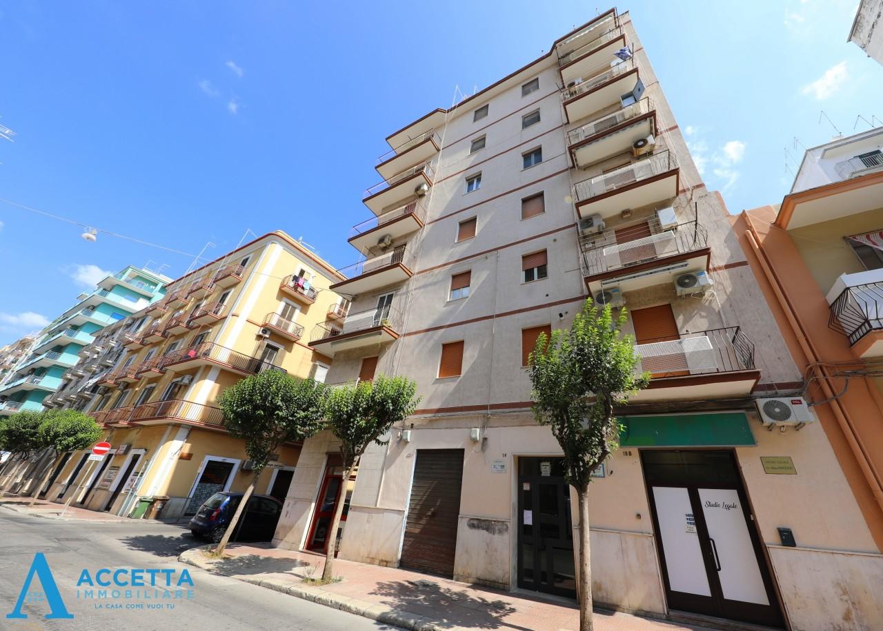 Sale Two rooms, Taranto foto