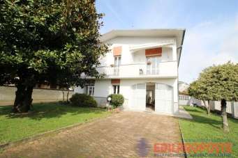 Vendita Villa bifamiliare, Misinto Vendita Villa bifamiliare, Misinto