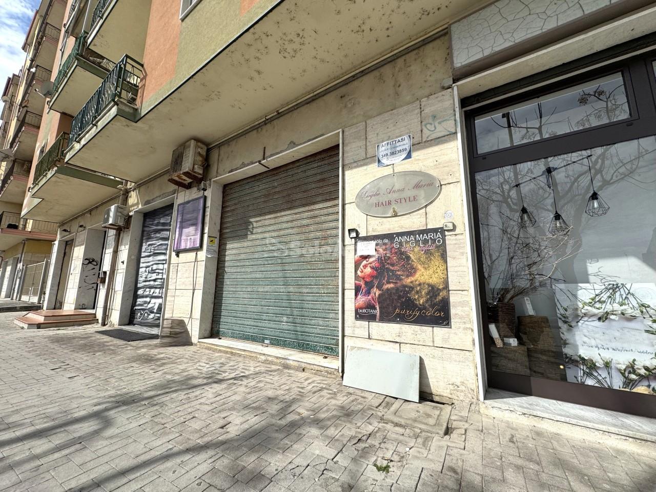Affitto 1 vetrina, Catanzaro foto