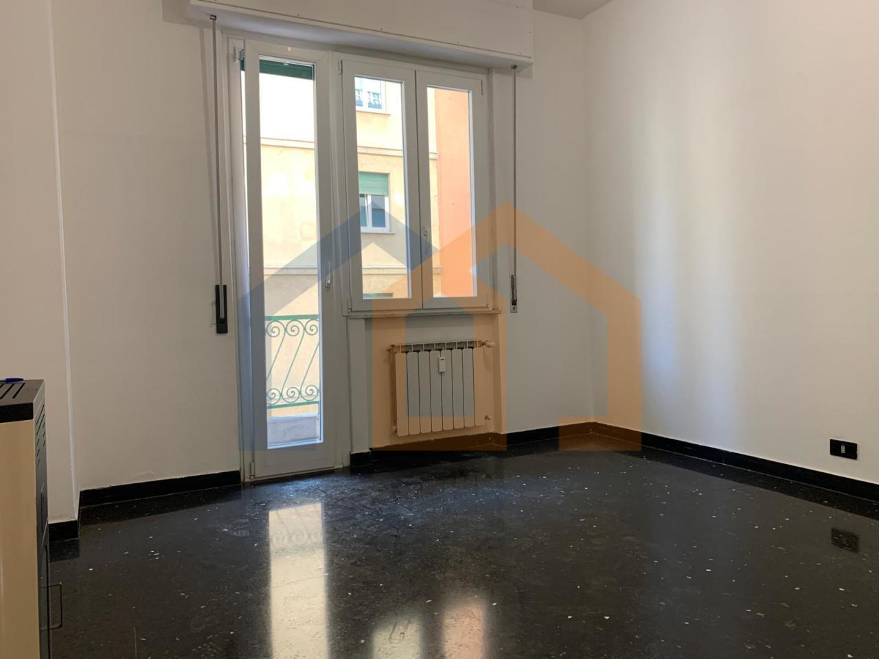 Vendita Esavani, Savona foto