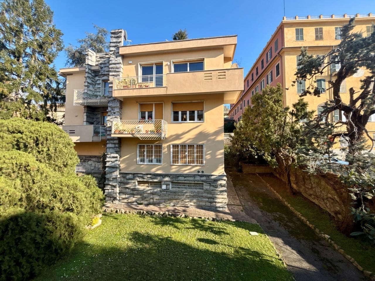 Vendita Quadrivani, Genova foto