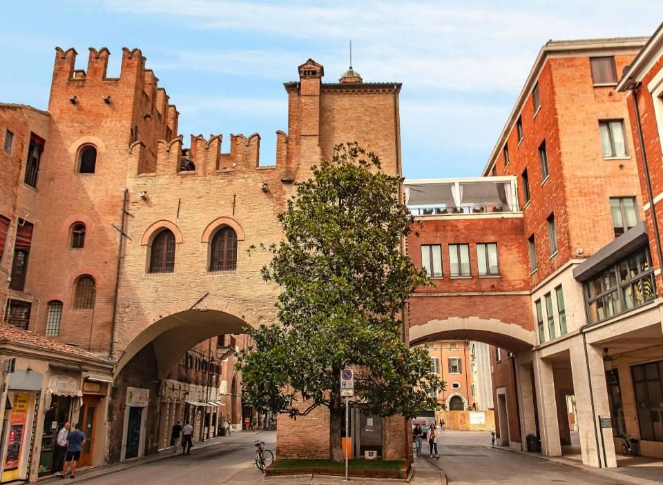 Affitto Negozio, Ferrara foto