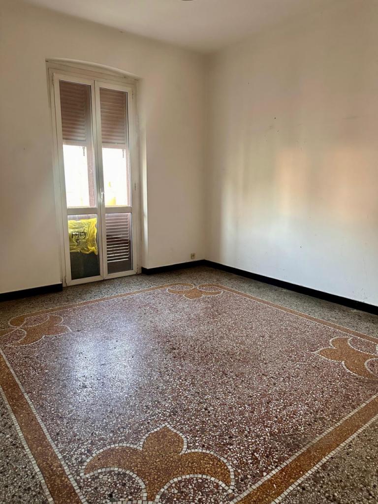 Vendita Esavani, Genova foto