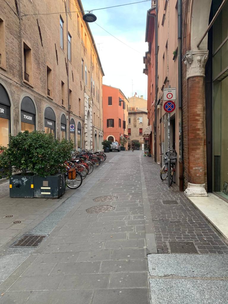 Affitto Negozio, Ferrara foto