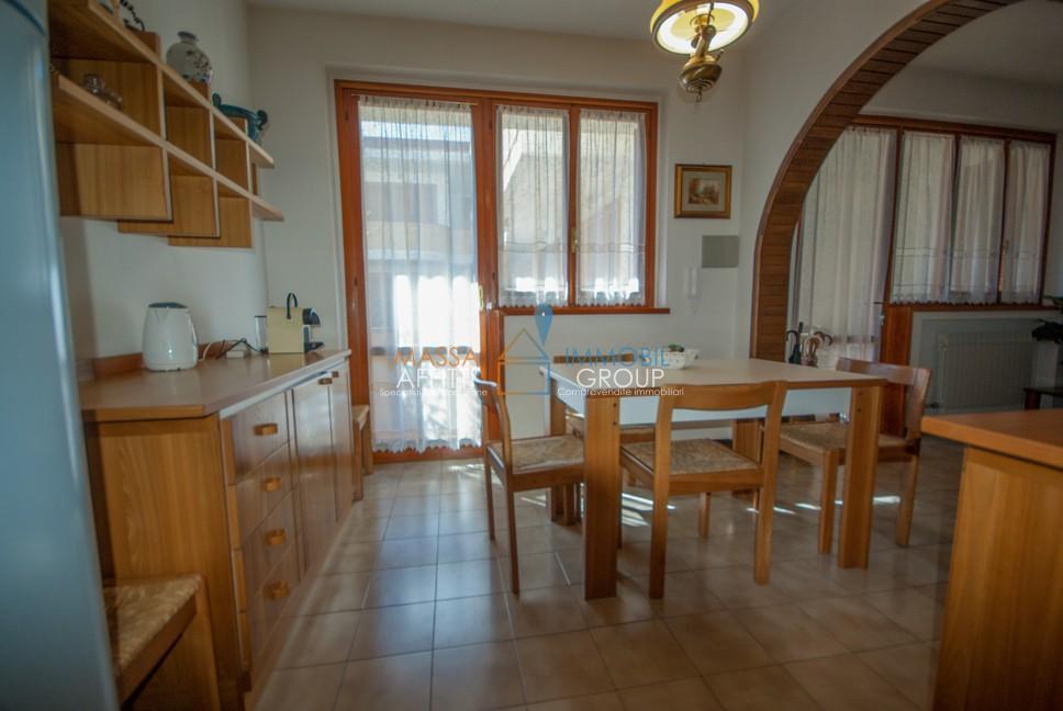 Vendita Trivani, Massa foto