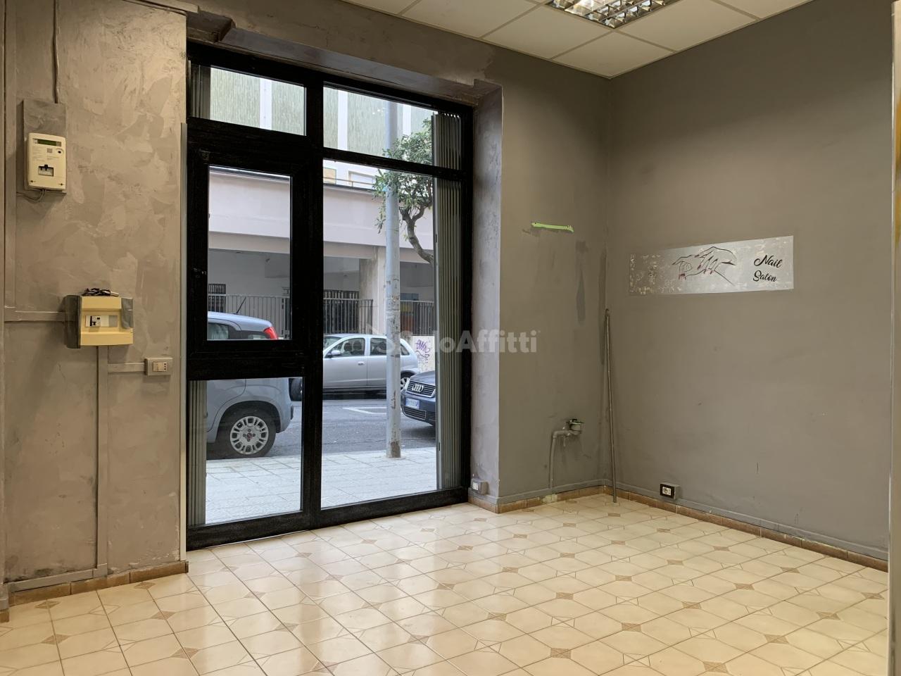 Affitto 1 vetrina, Catanzaro foto