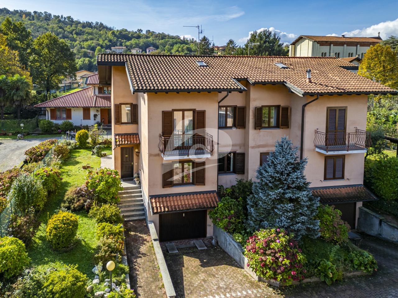 Vendita Quadrivani, Laveno-Mombello foto