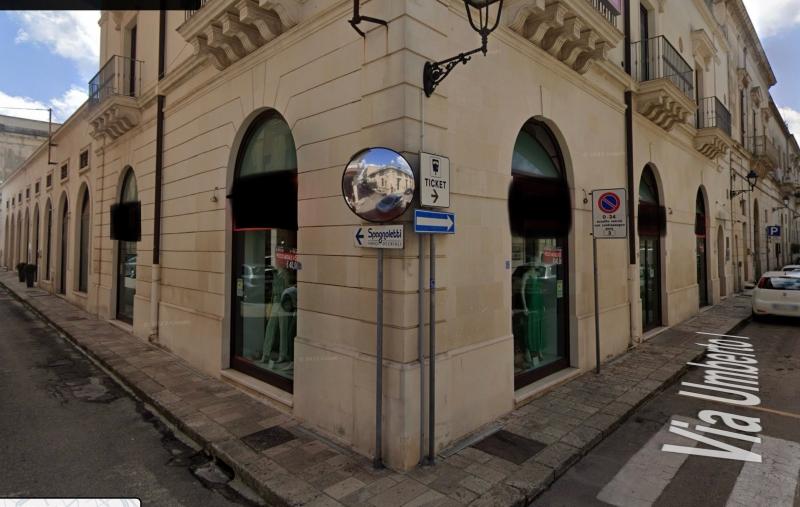 Affitto Locale commerciale, Maglie foto