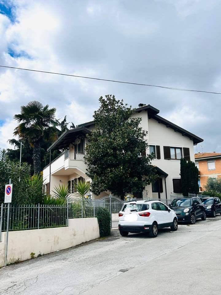 Vendita Multivani, Senigallia foto
