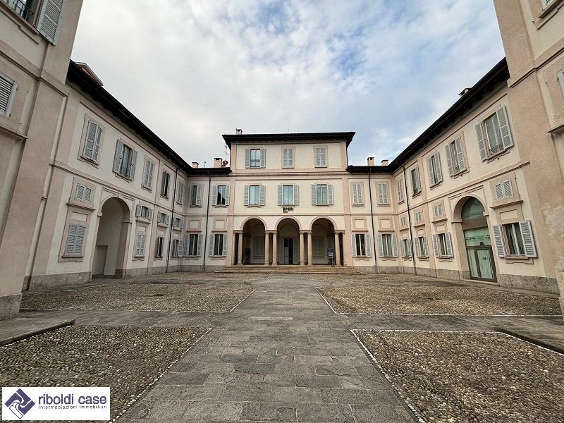 Vendita Trivani, Desio foto