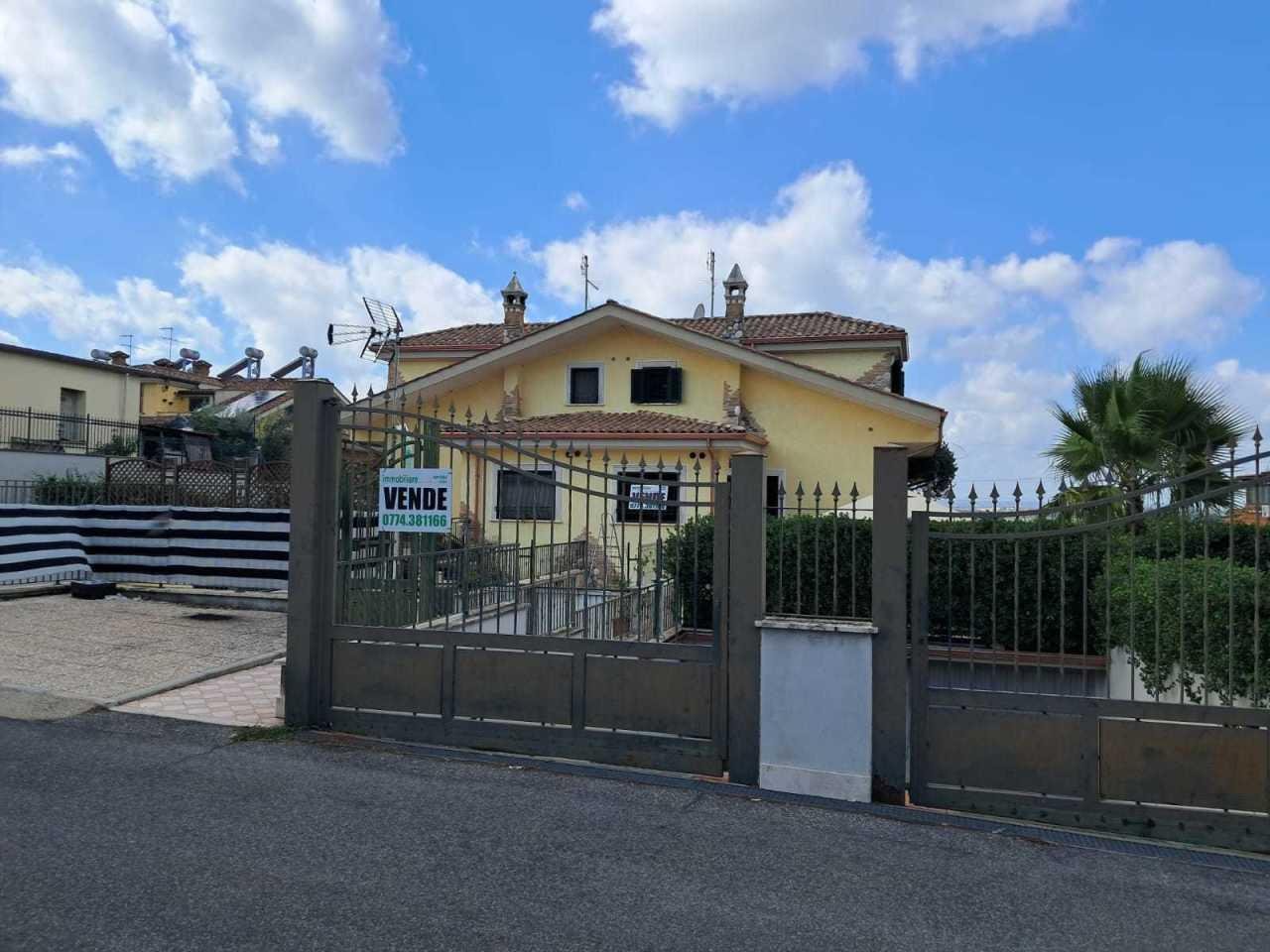 casa indipendente in vendita a Guidonia Montecelio in zona Marco Simone