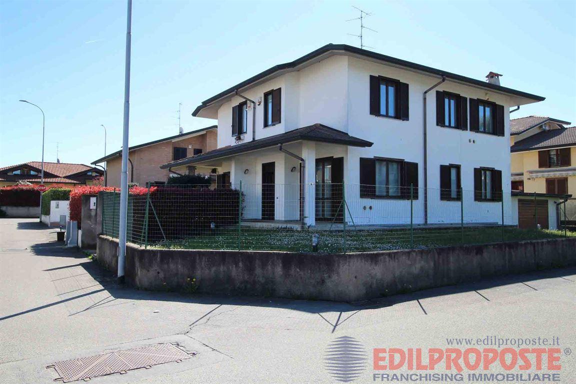Vendita Villa bifamiliare, Lazzate foto