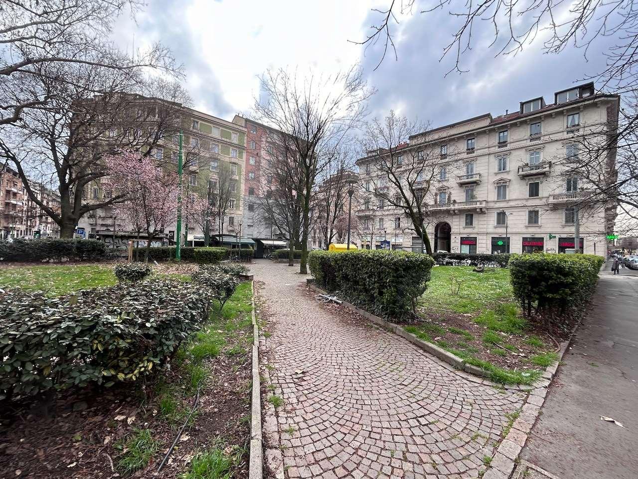 Vendita vendita, Milano foto