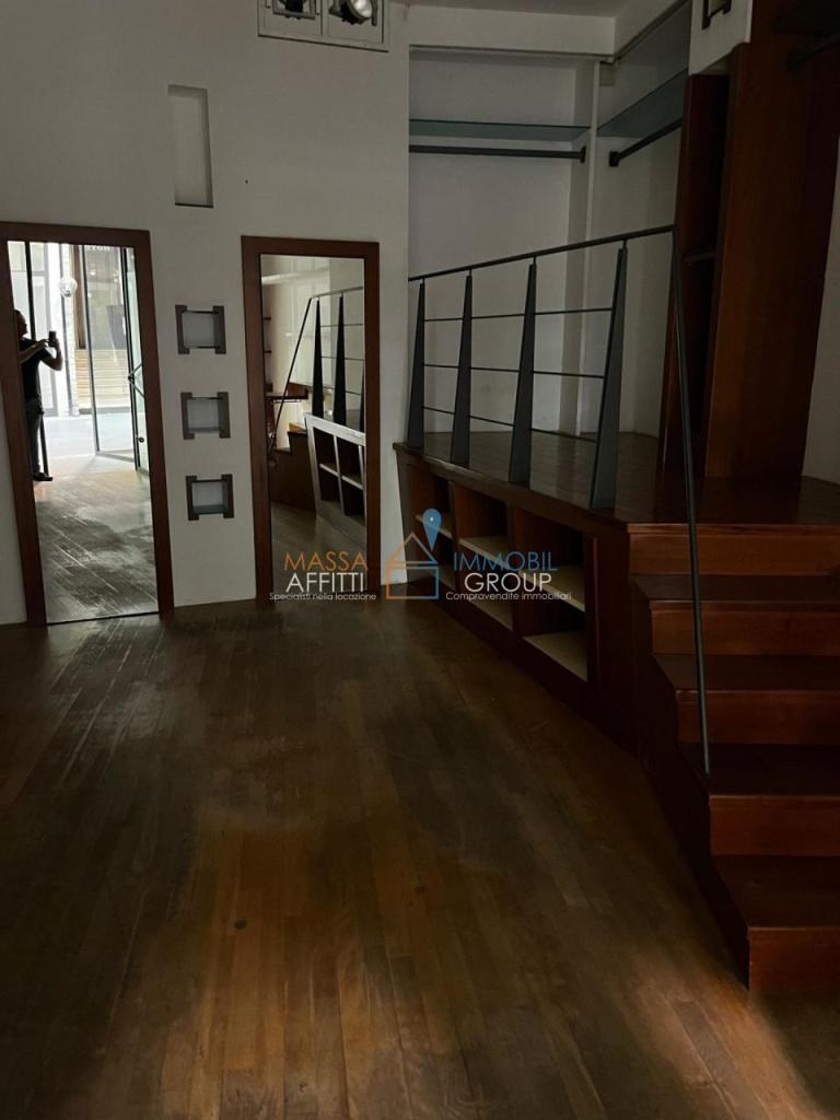 Vendita Monovano, Massa foto