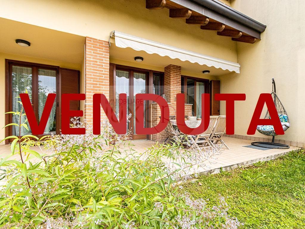 Vendita Villa a schiera, Casatenovo foto