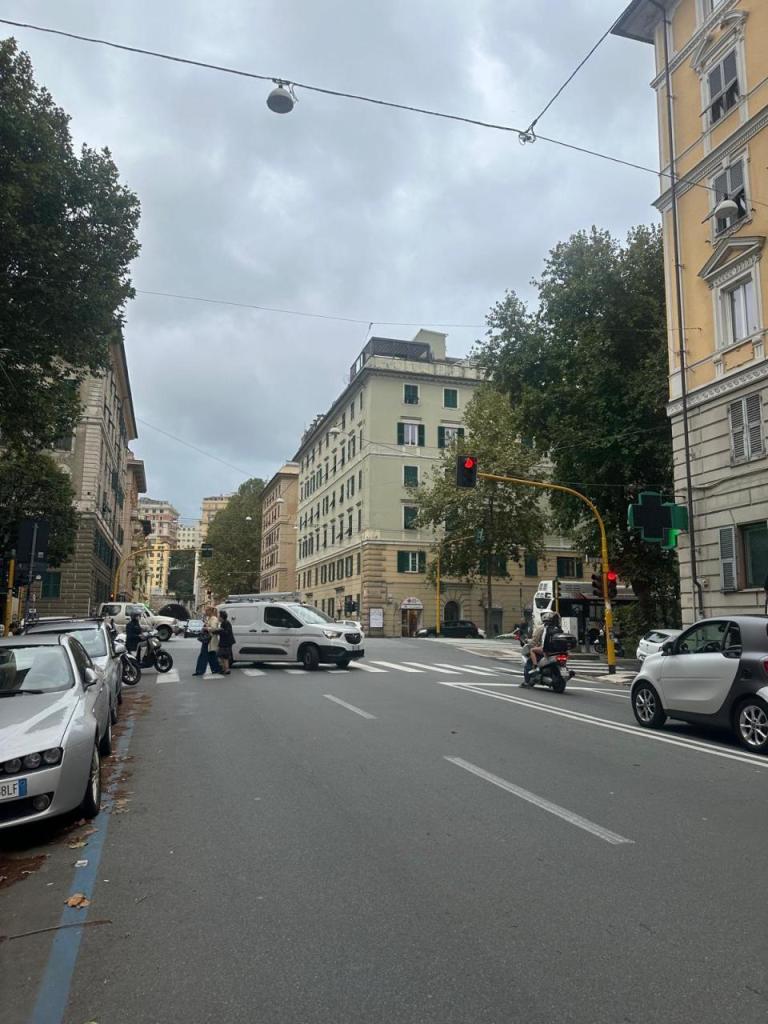 Vendita Camere e stanze in affitto, Genova foto