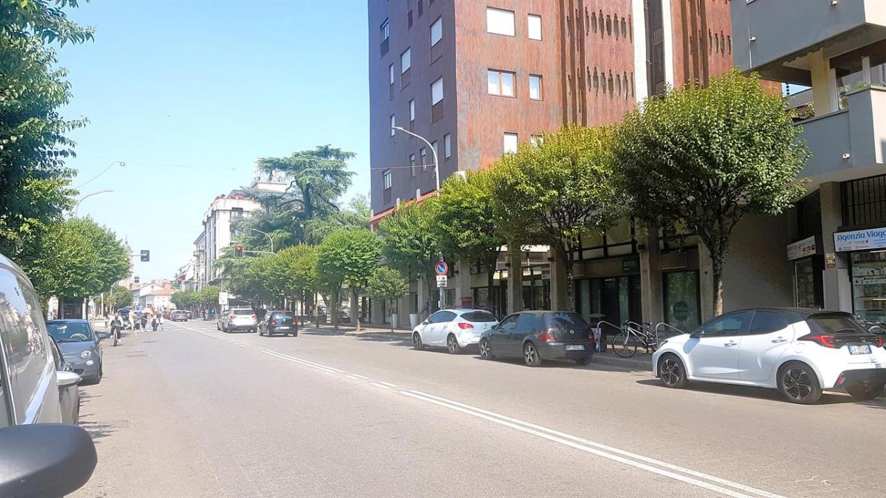 Vendita Negozio, Monza foto