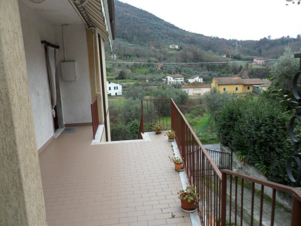 Vendita Pentavani, Luni foto