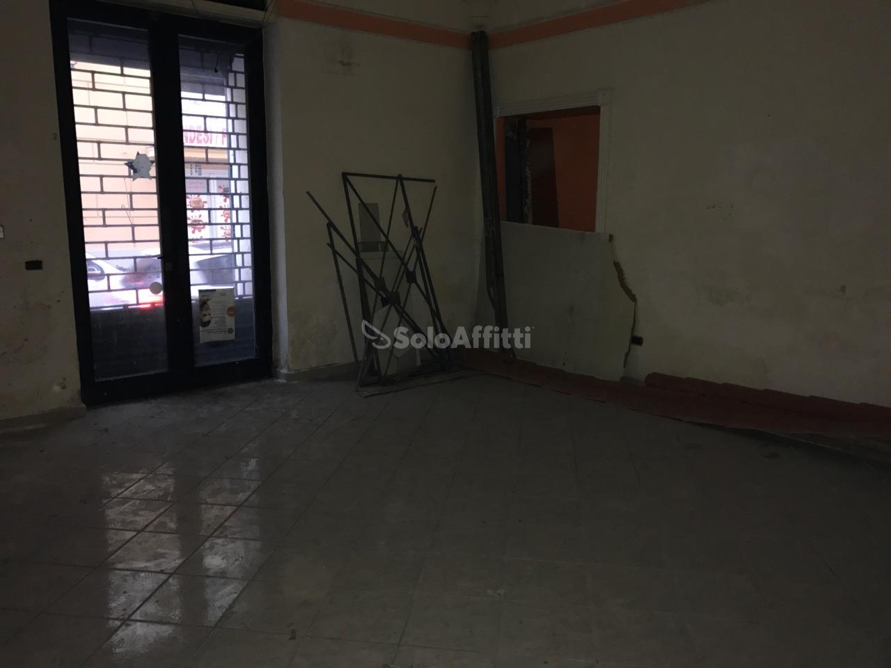 Affitto 1 vetrina, Caserta foto