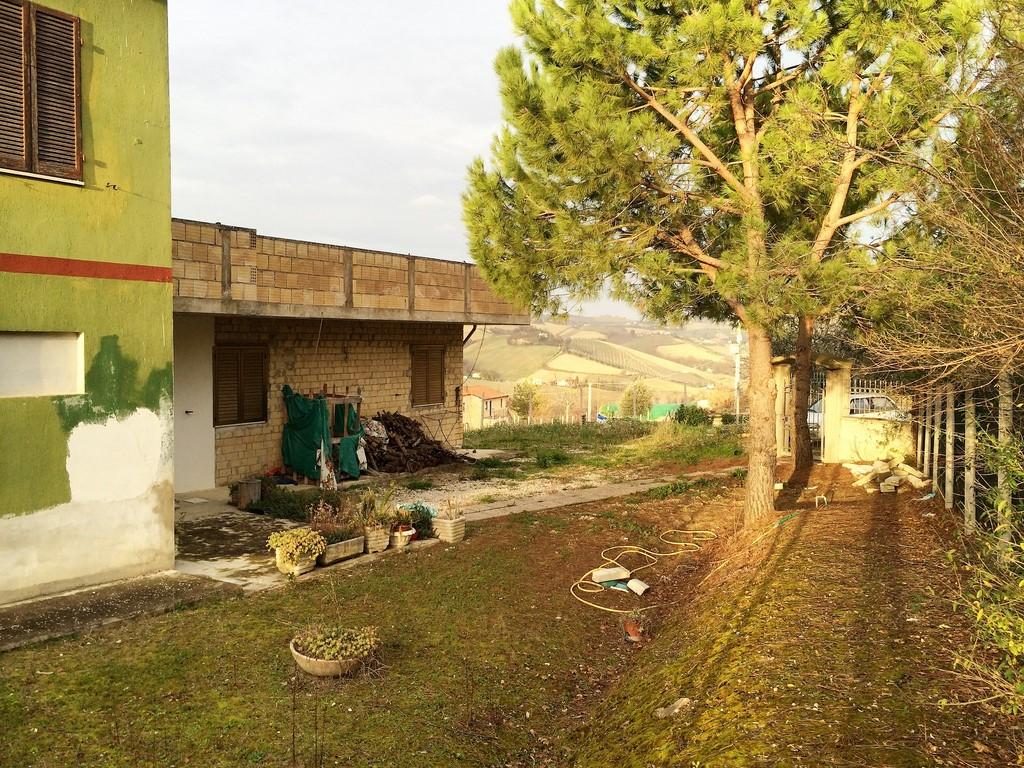 Vendita Rustico, Carassai foto