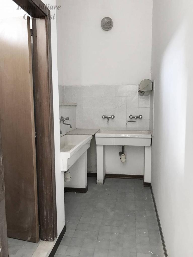 Vendita Magazzino, Monsampolo del Tronto foto