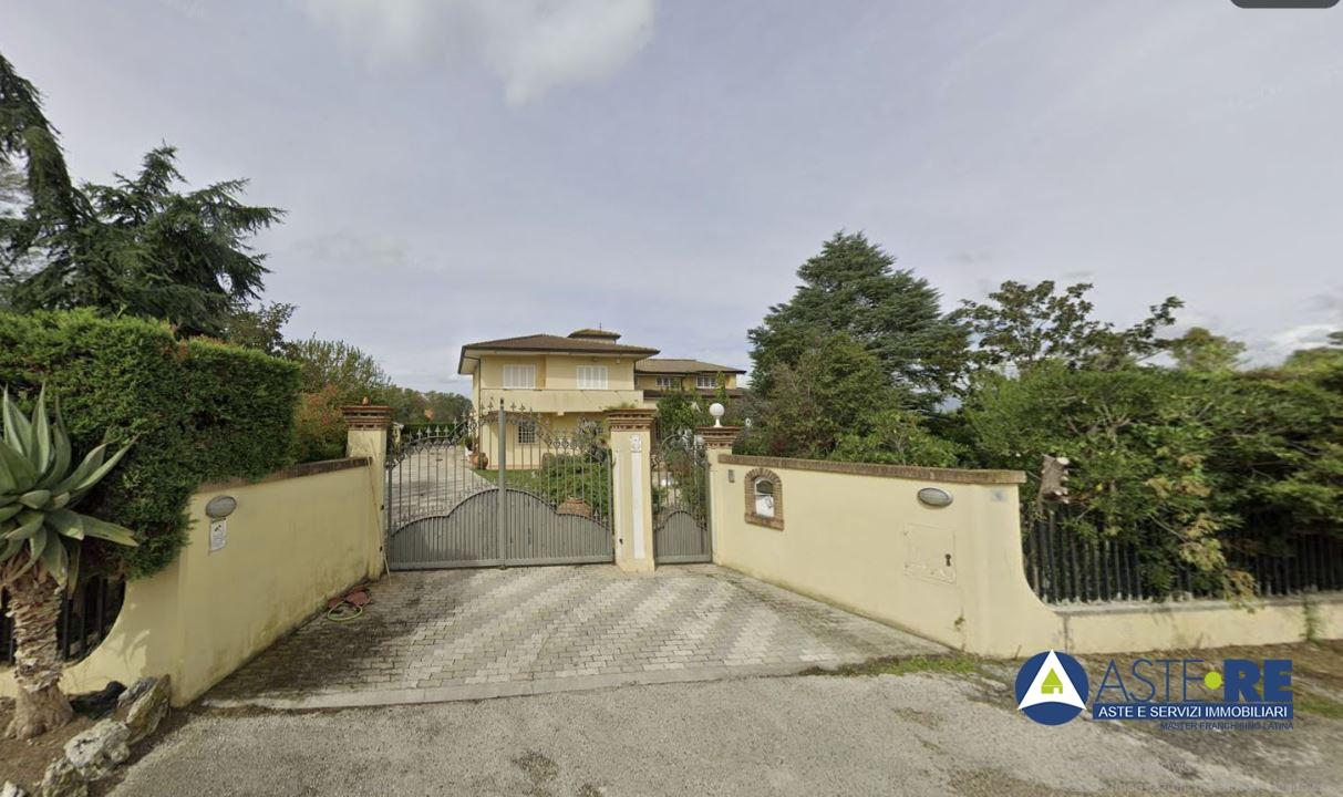 casa indipendente in vendita a Latina