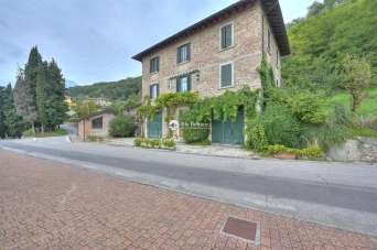 Vendita Casa Indipendente, Gargnano Vendita Casa Indipendente, Gargnano