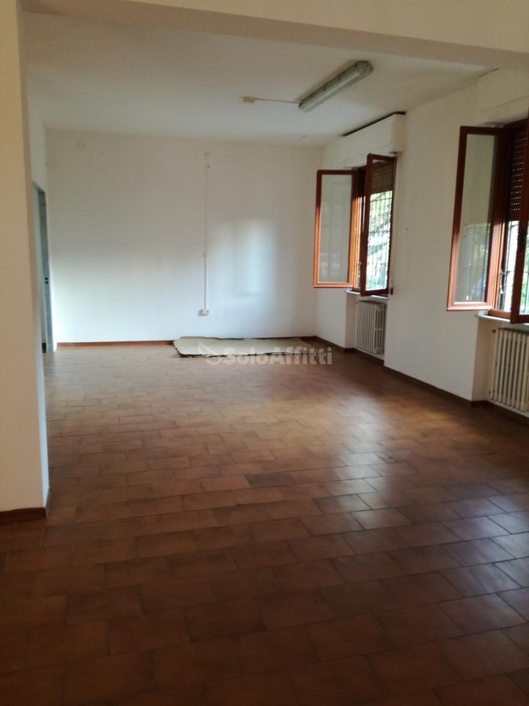Affitto 2 vetrine, Foiano della Chiana foto