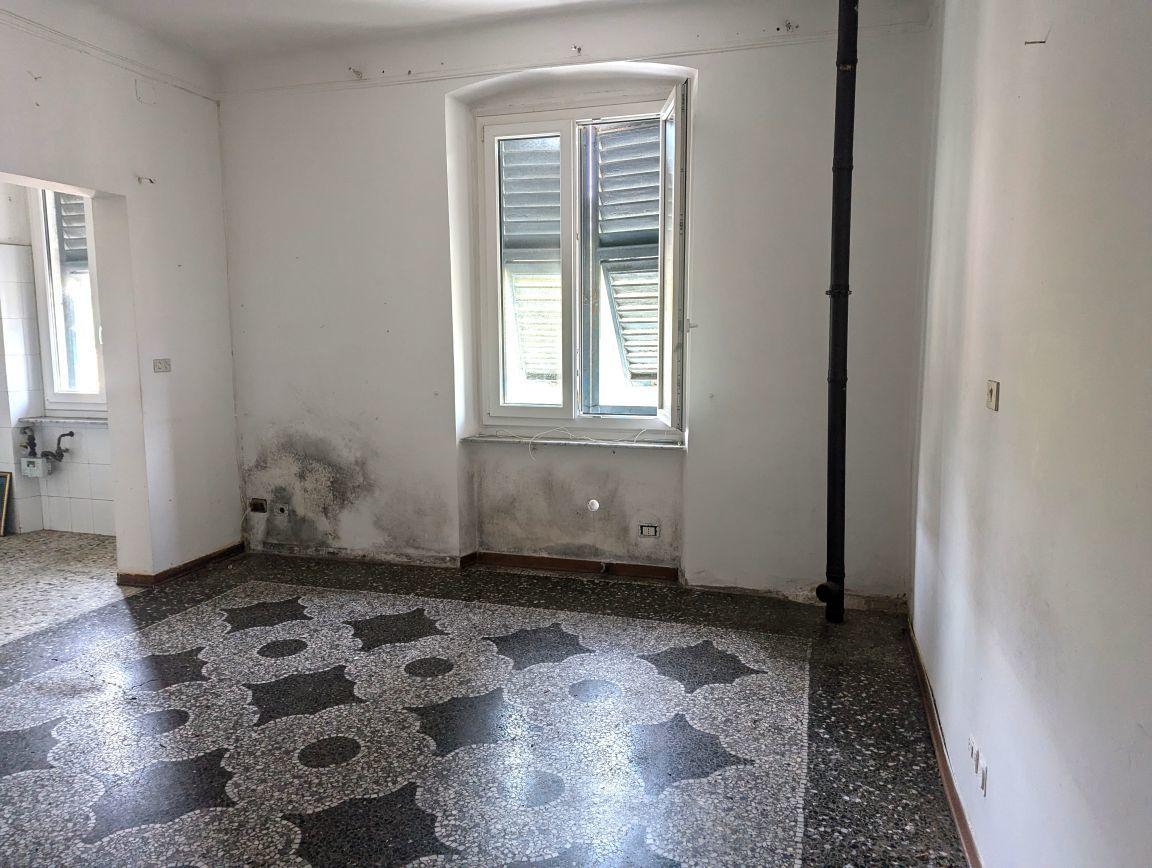 Vendita Esavani, Genova foto