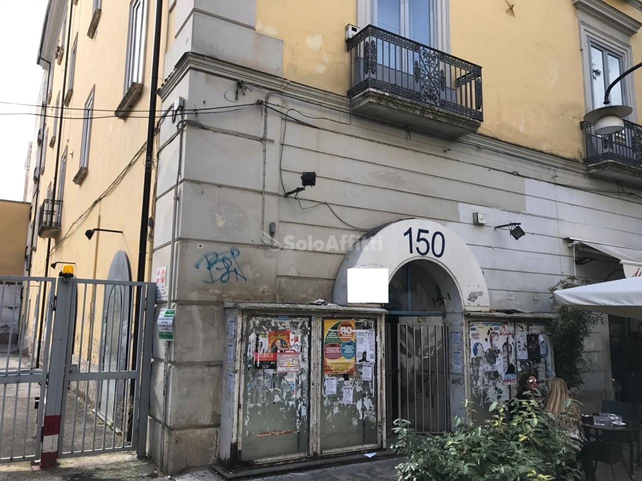 Affitto 1 vetrina, Caserta foto