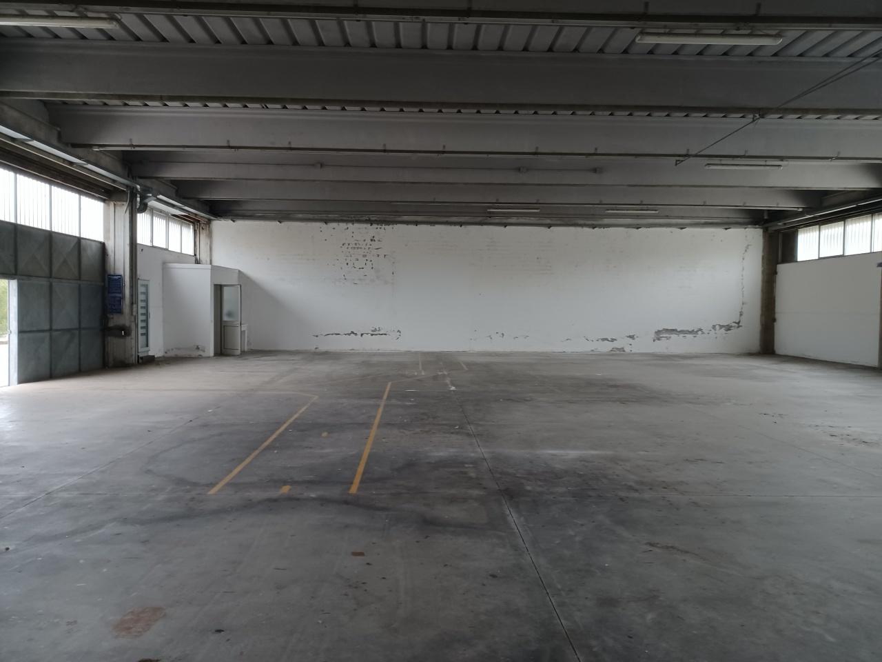 Affitto Capannone , Massa foto