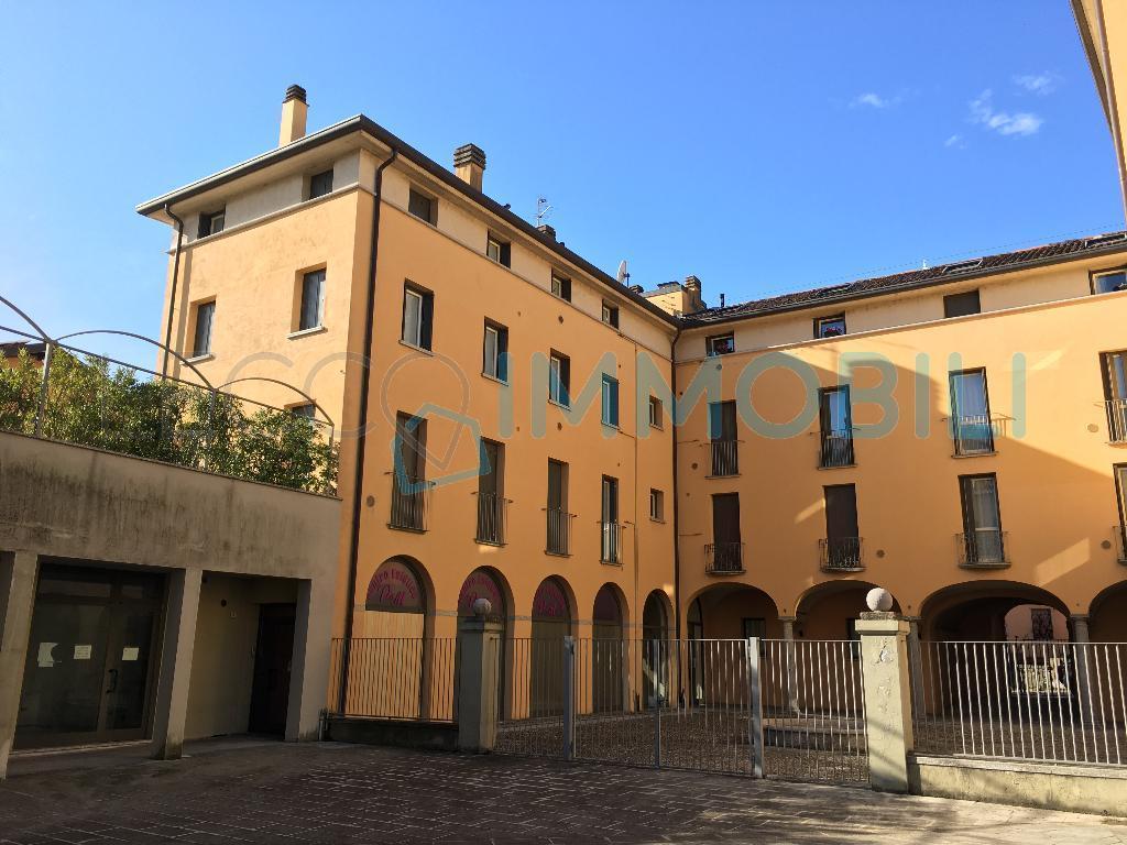 Affitto Negozio, Lecco foto