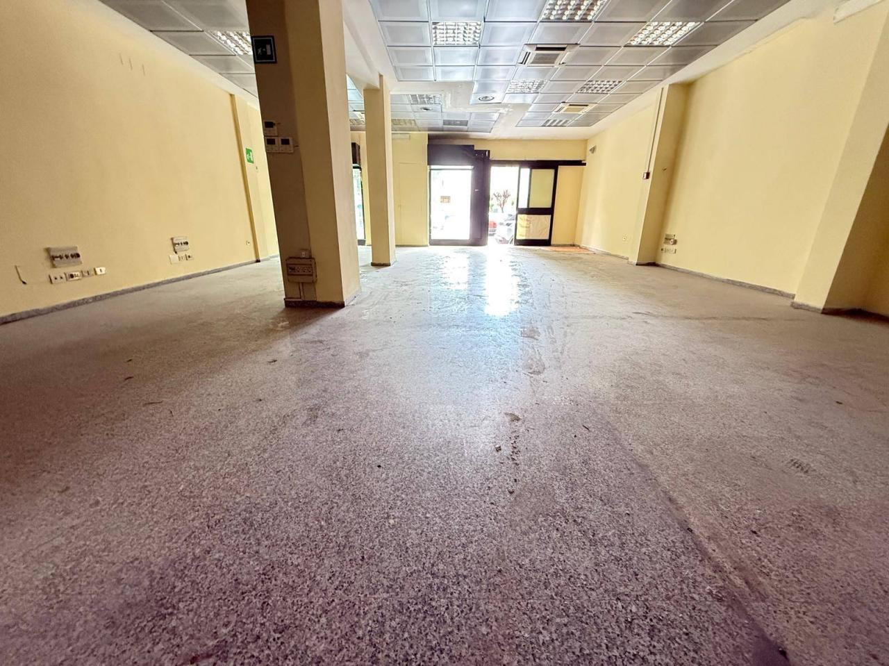 Affitto Negozio, Caserta foto