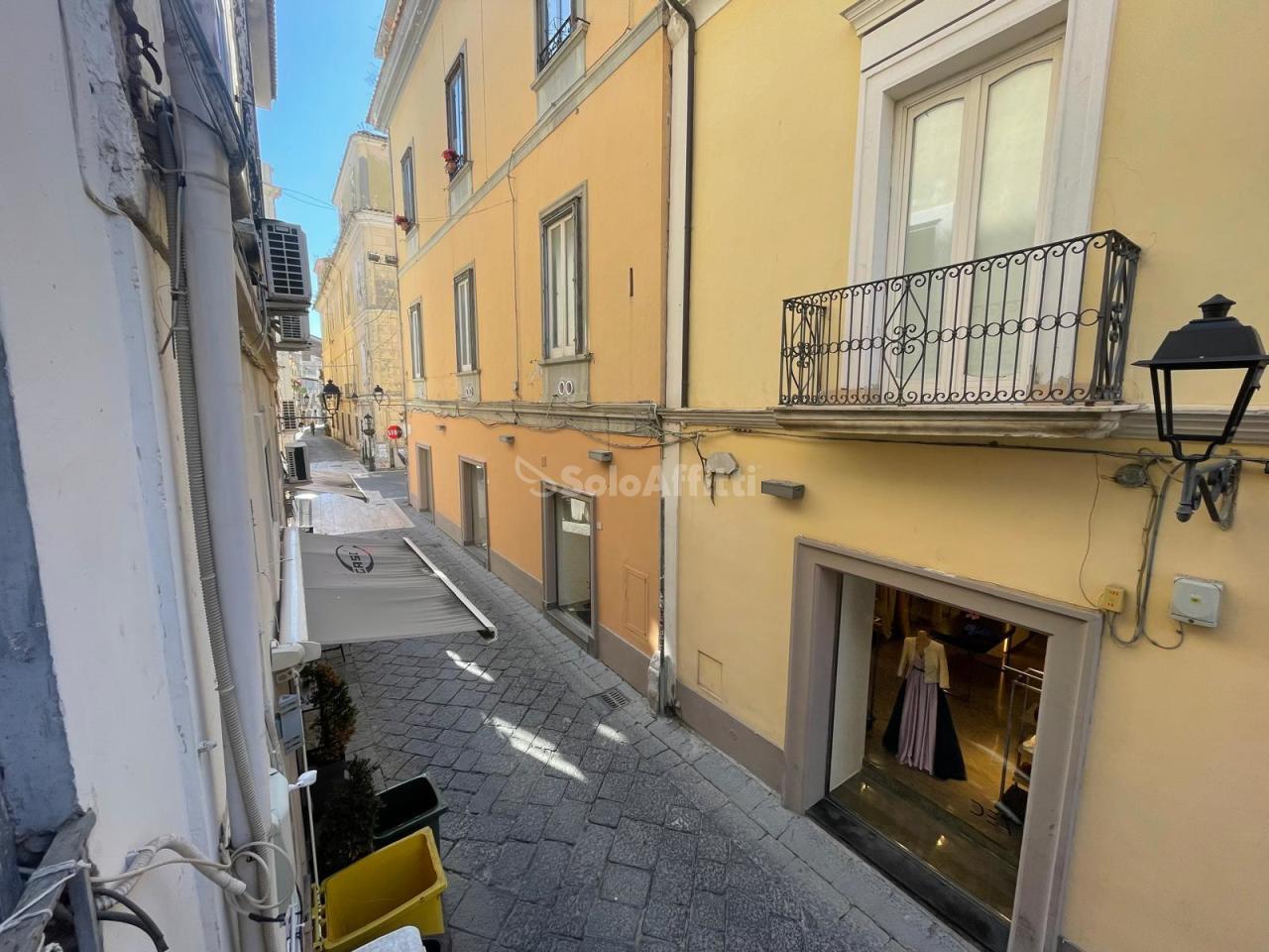 Affitto 2 vetrine, Caserta foto