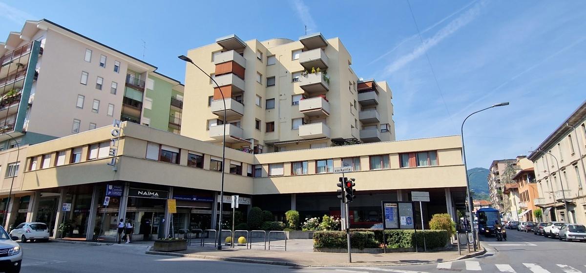 Vendita Trivani, Erba foto