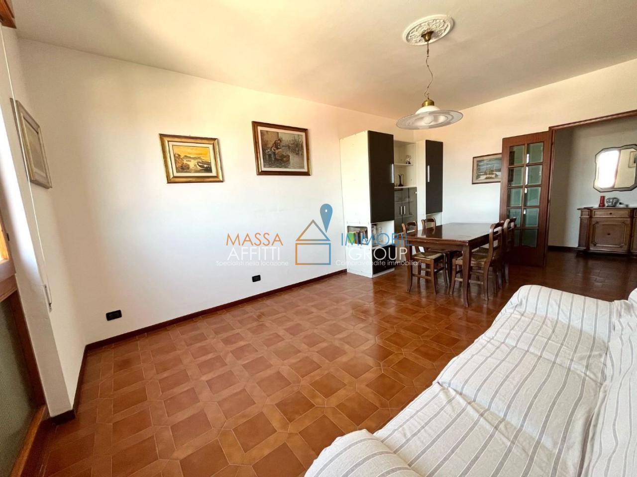 Vendita Esavani, Massa foto