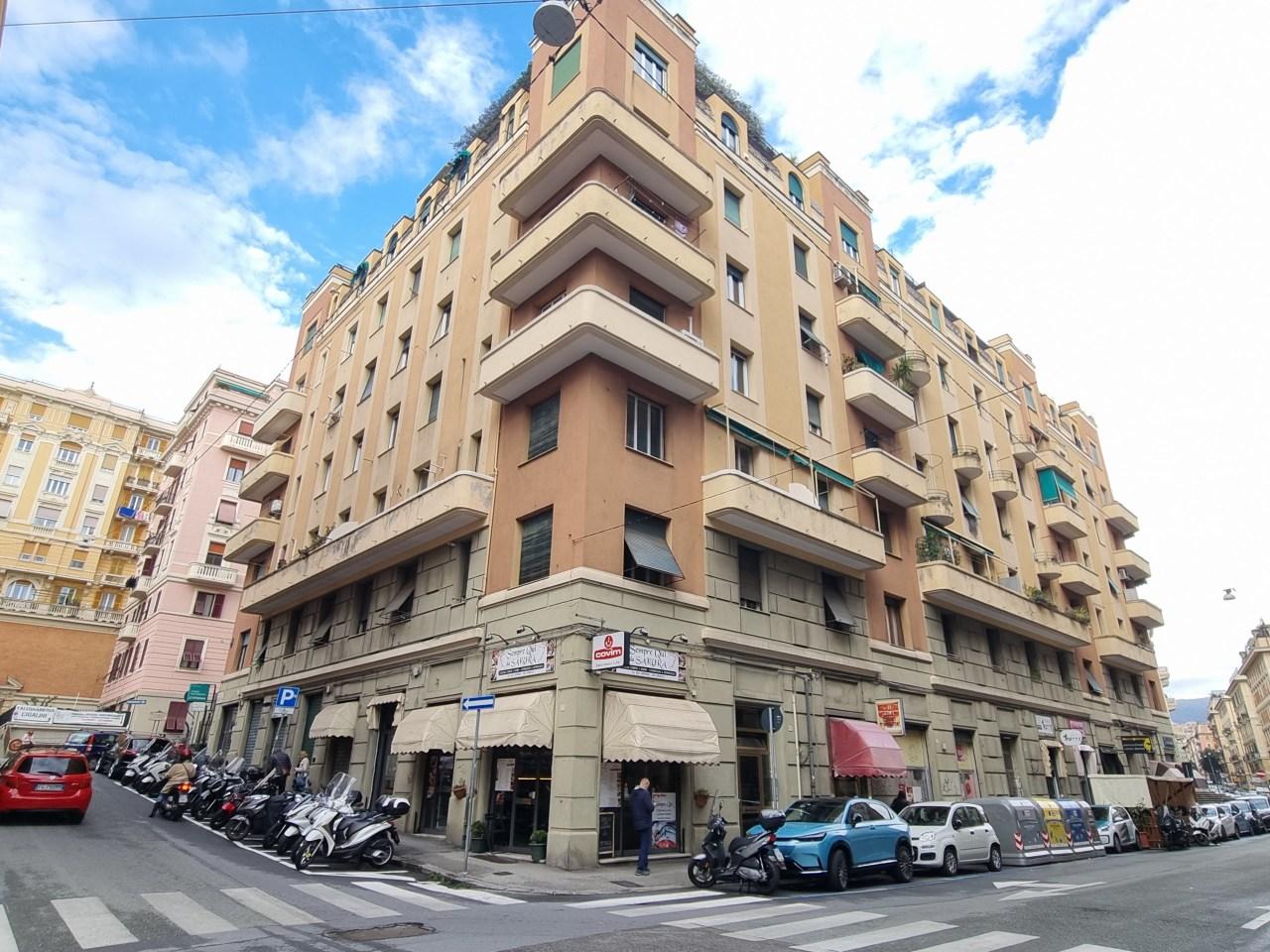 Vendita Esavani, Genova foto