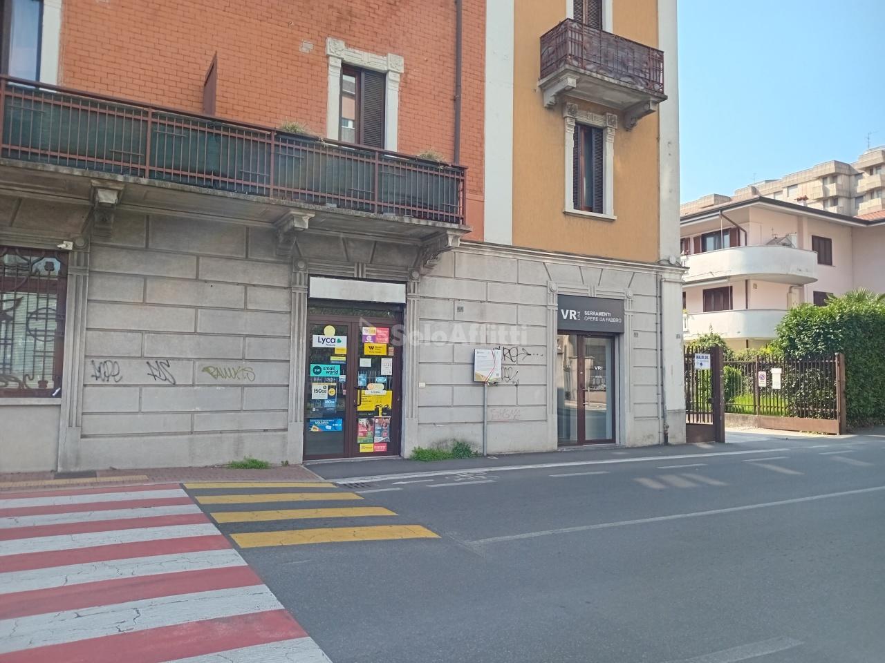 Affitto 1 vetrina, Desio foto