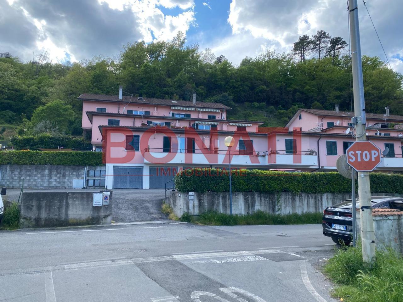 Vendita Pentavani, Follo foto